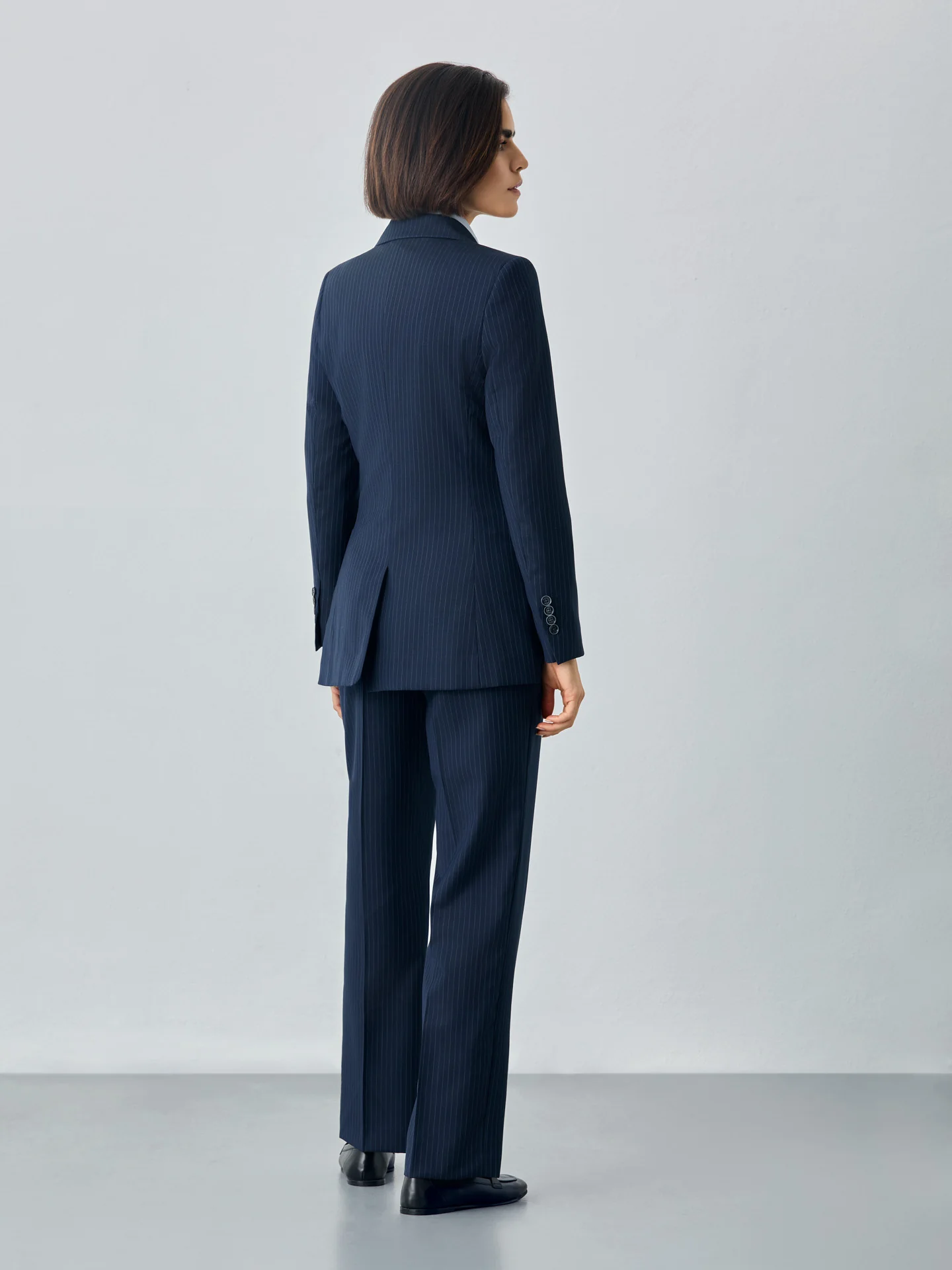 Double Breasted Dark Blue Pinstripes Suit In Wool Blend - Image 4