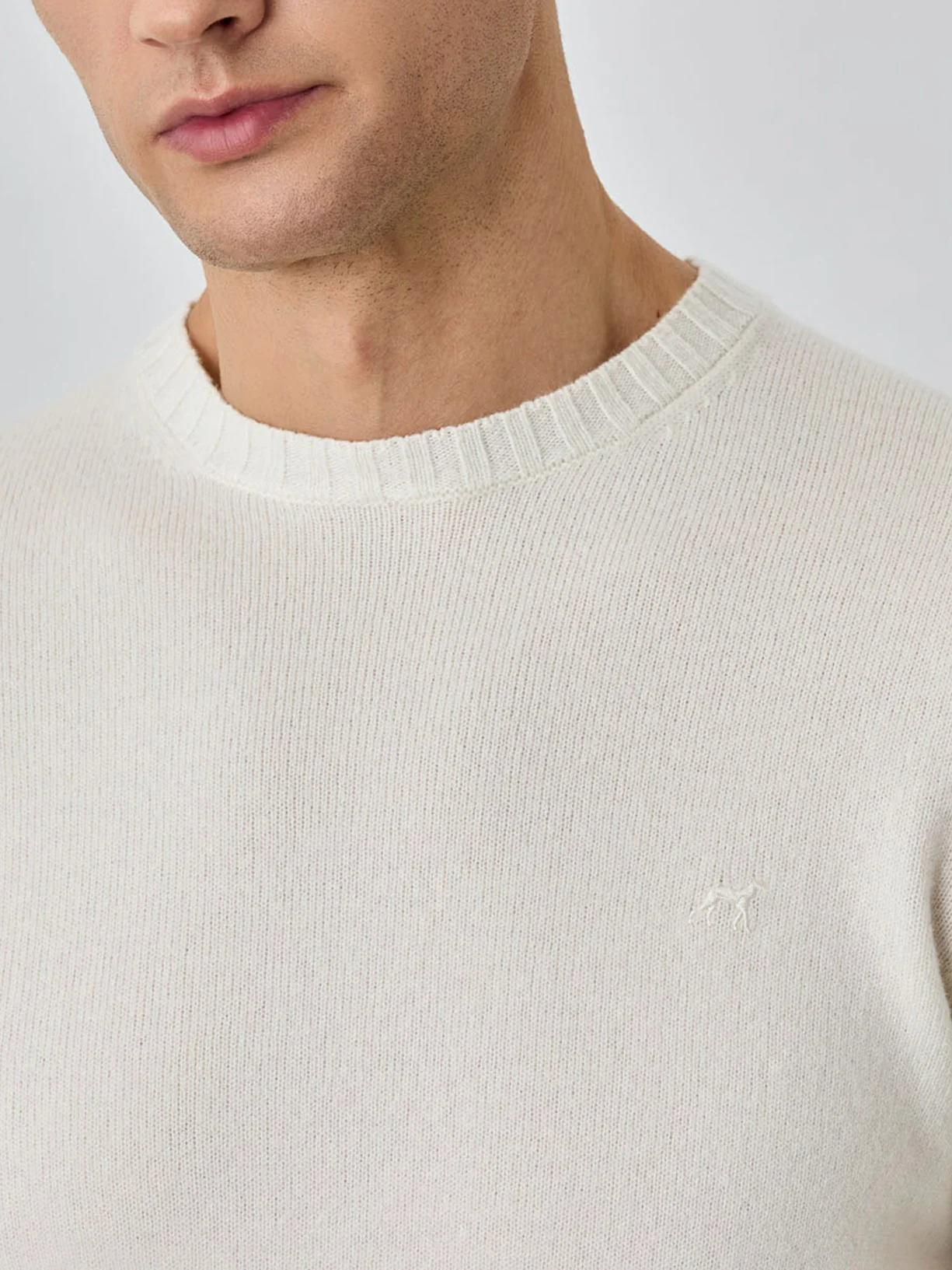 Machine Washable Crew Neck Sweater With Long Sleeves In Lambswool - Image 11