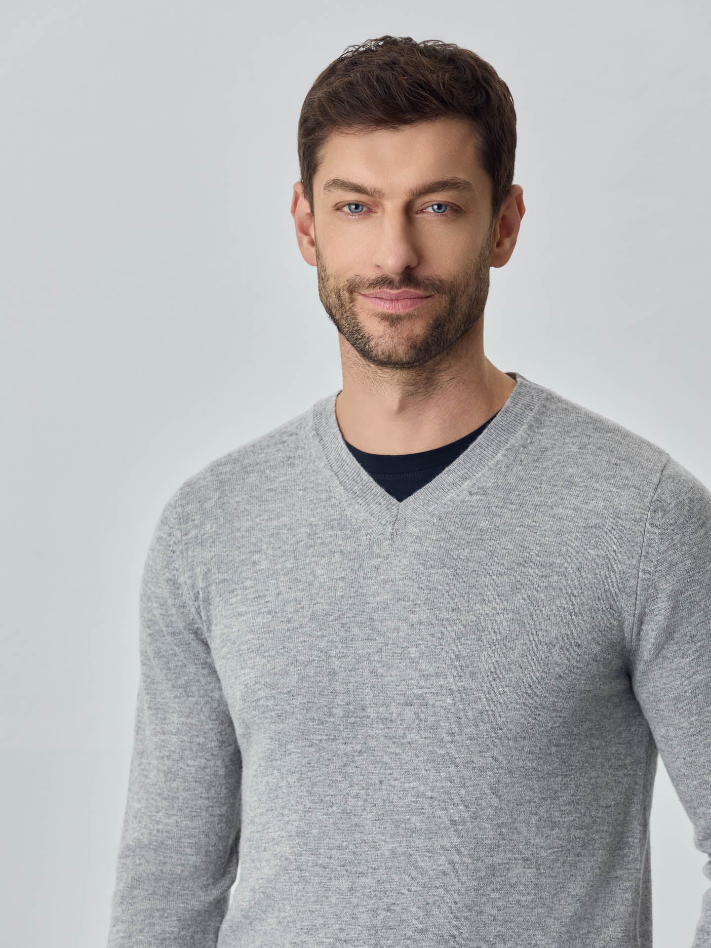 Machine Washable V-Neck Sweater With Long Sleeves In Lambswool Blend - Image 11