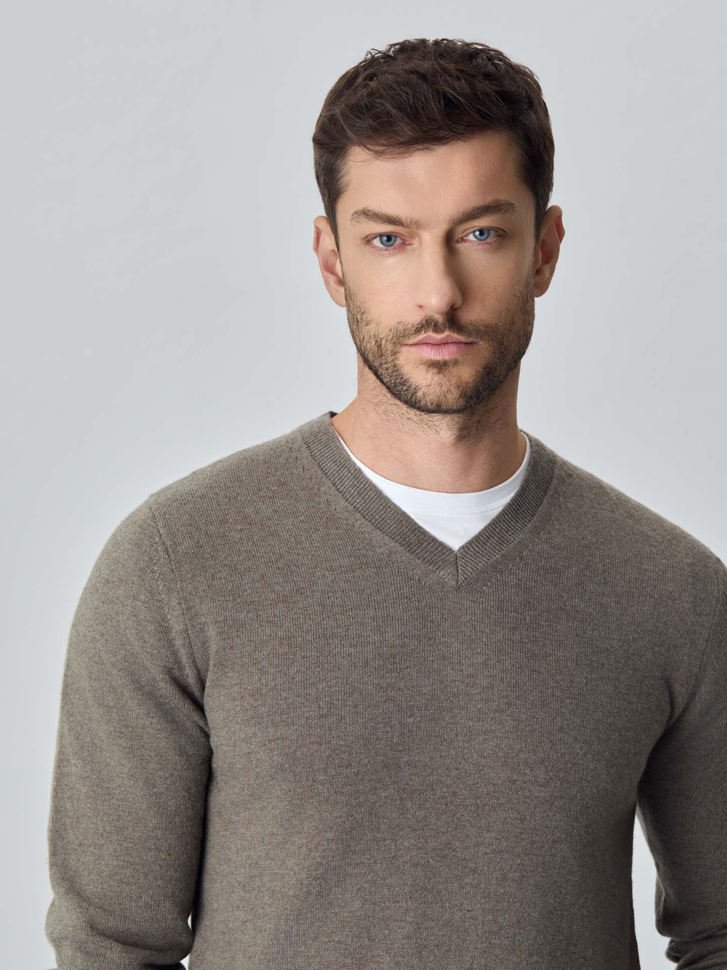 Machine Washable V-Neck Sweater With Long Sleeves In Lambswool Blend - Image 8