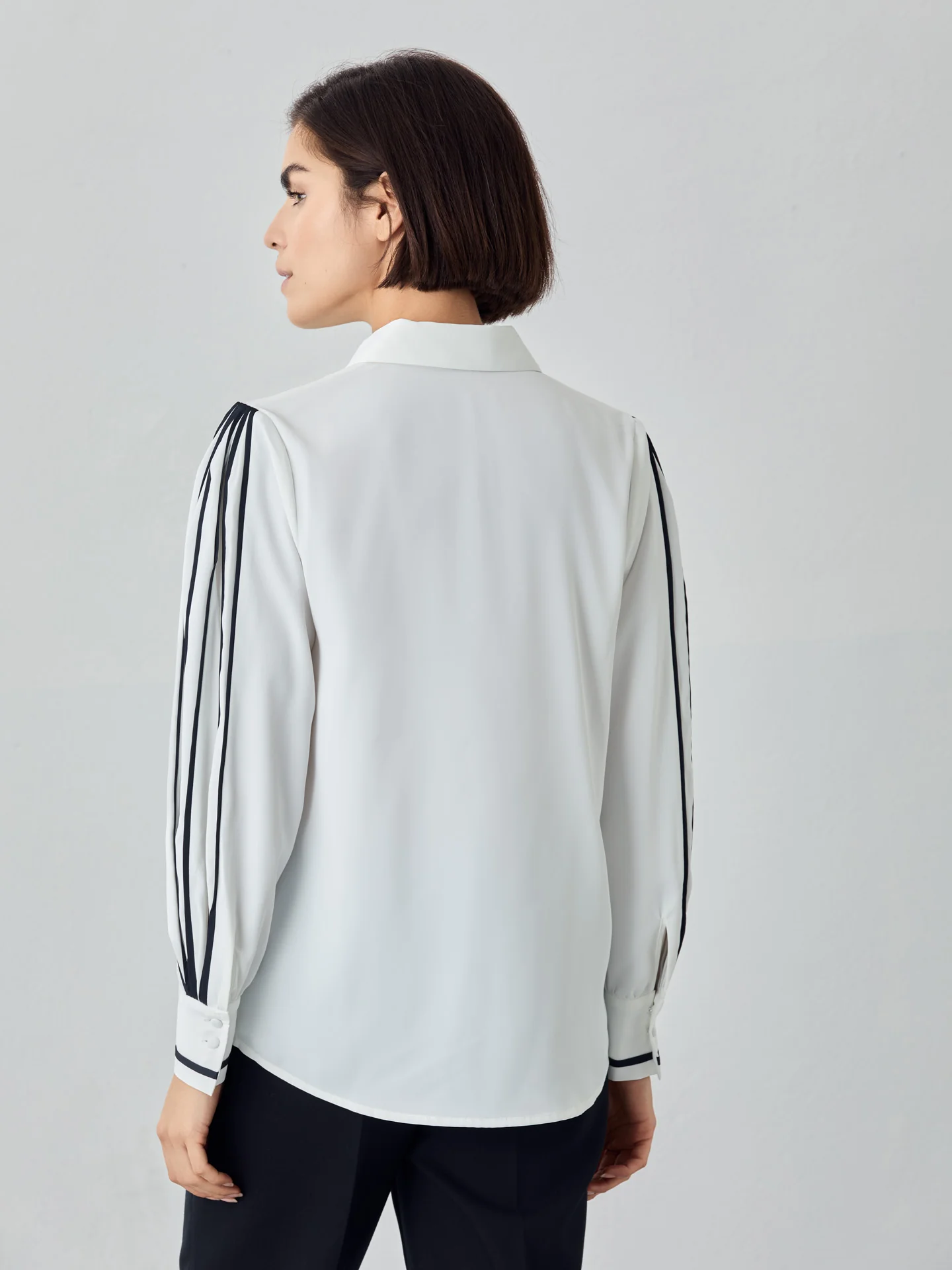 Voluminous Sleeves Blouse In Fluid Twill Fabric With Pleats Detail - Image 4